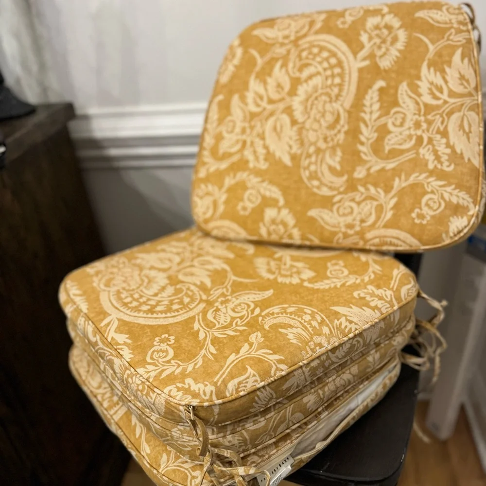 Set of 4 Pottery Barn  Linen Bland Dining Chair Cushions